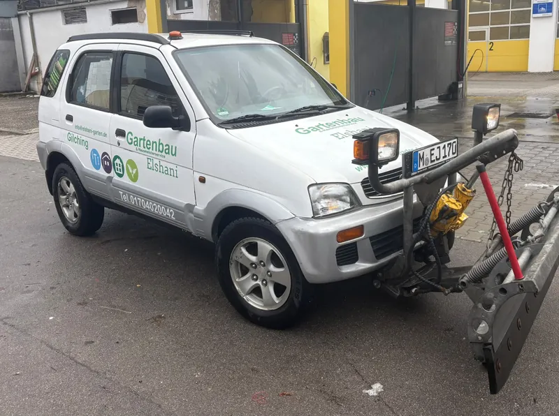 Winterdienst mit Räumfahrzeug
